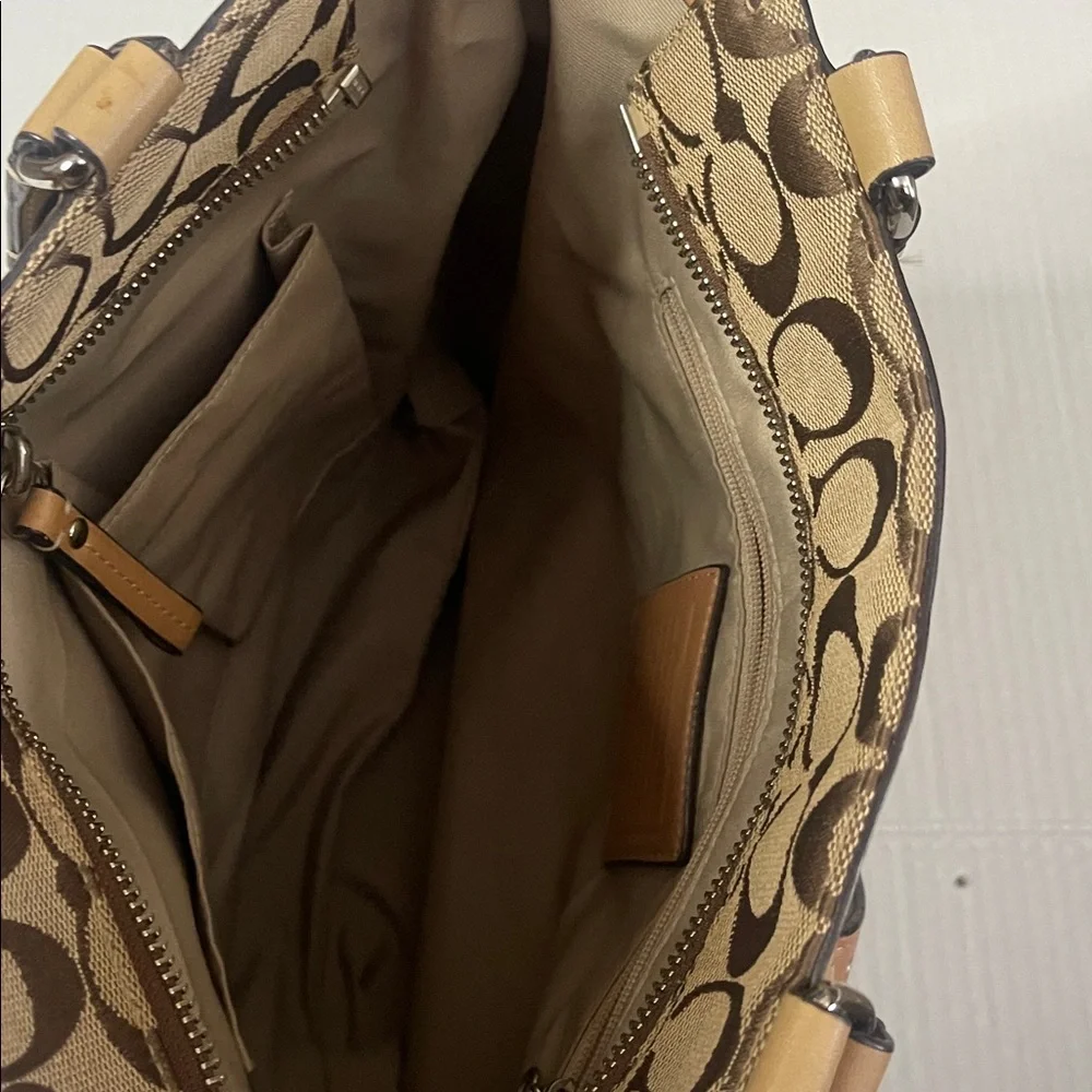Coach Signature Tote. - Picture 9 of 13